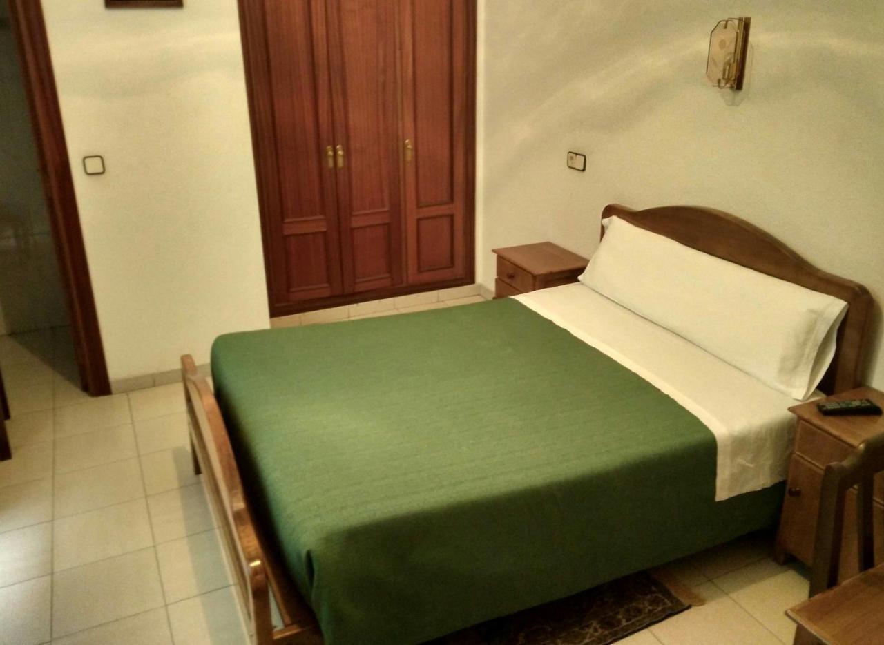 Hostal Gaudi Madryt Zewnętrze zdjęcie